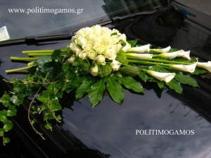 Στολισμός αυτοκινήτου για γάμο με τριαντάφυλλα και κάλλες