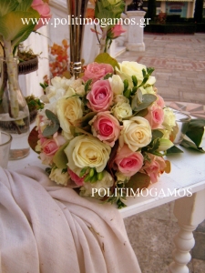 Ρομαντικό νυφικό μπουκέτο σε λευκό ροζ 